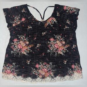 CLEARANCE 💕Rewind Floral Print Top From The Buckle XL